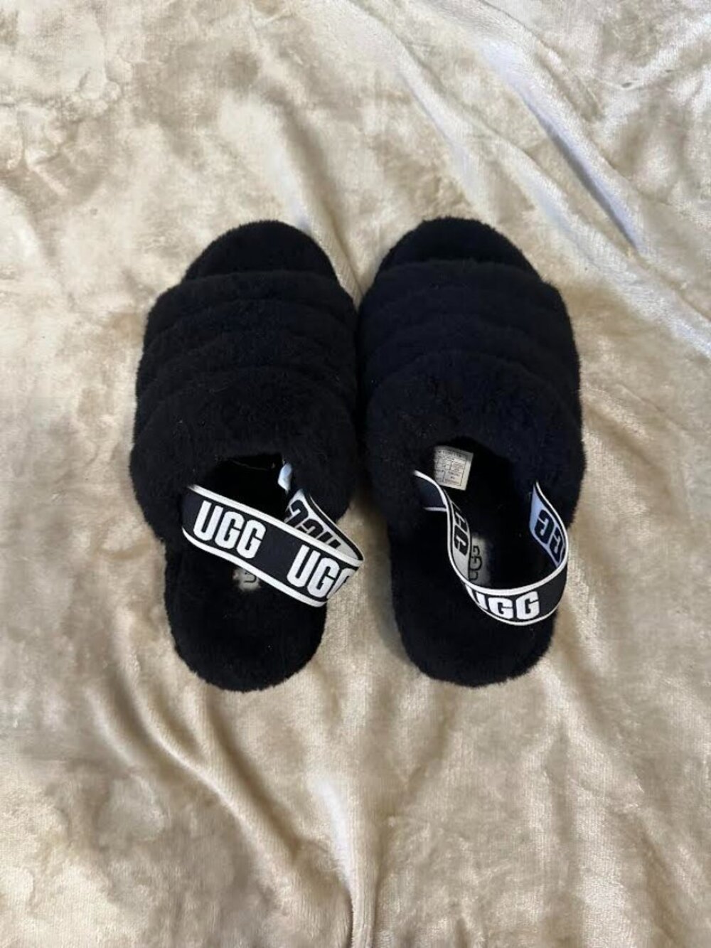 UGG Slippers – Women’s 7/8